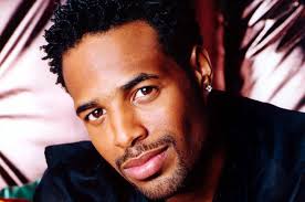How tall is Shawn Wayans?